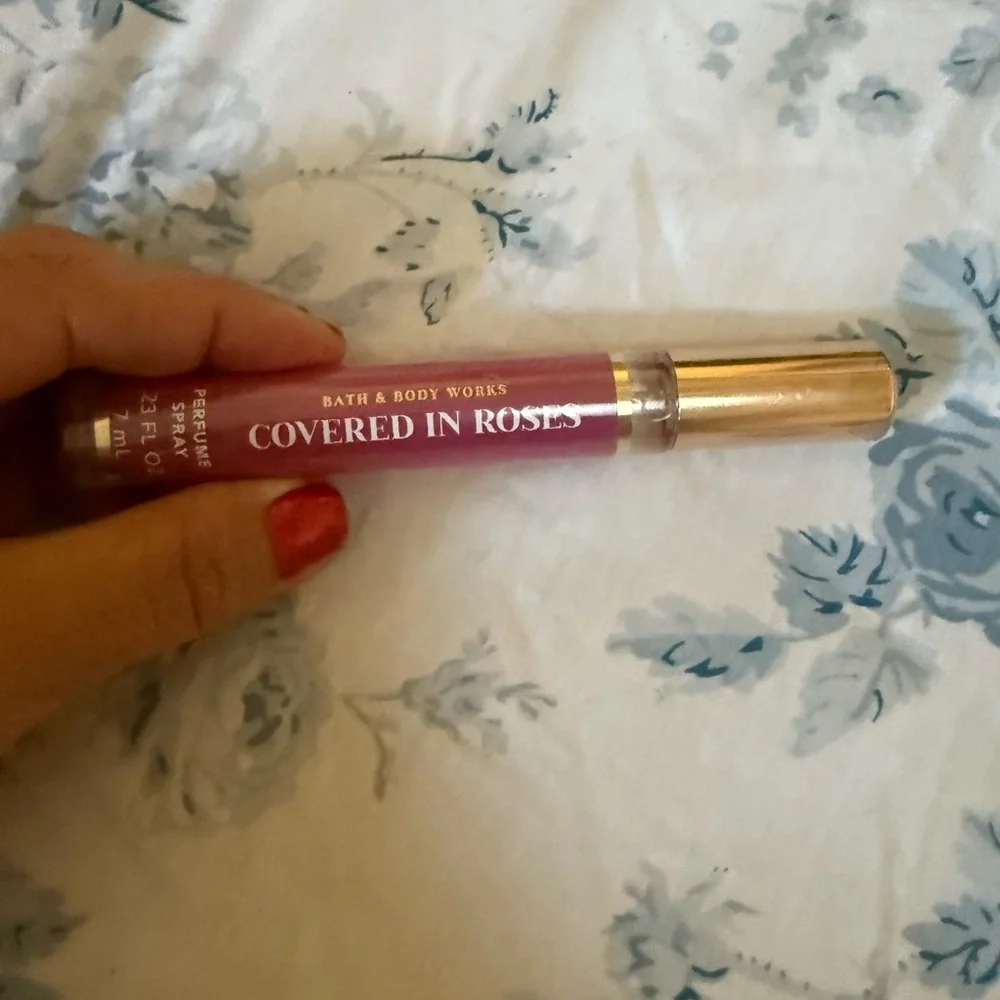Bath & Body Works Covered in Roses Perfume - Gold and Pink - Picture 4 of 4